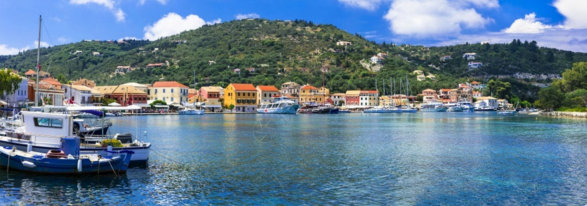 希腊伊奥尼亚岛屿美丽的和平协会海绿石和画像村Lakka希腊伊奥尼亚岛和平协会受欢迎的水透明背景图片