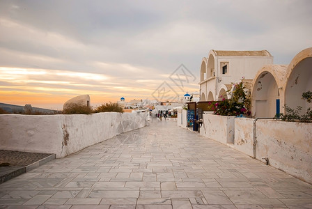 希腊语蓝色的旅行OiaSantorini希腊以浪漫和美丽的日落闻名图片
