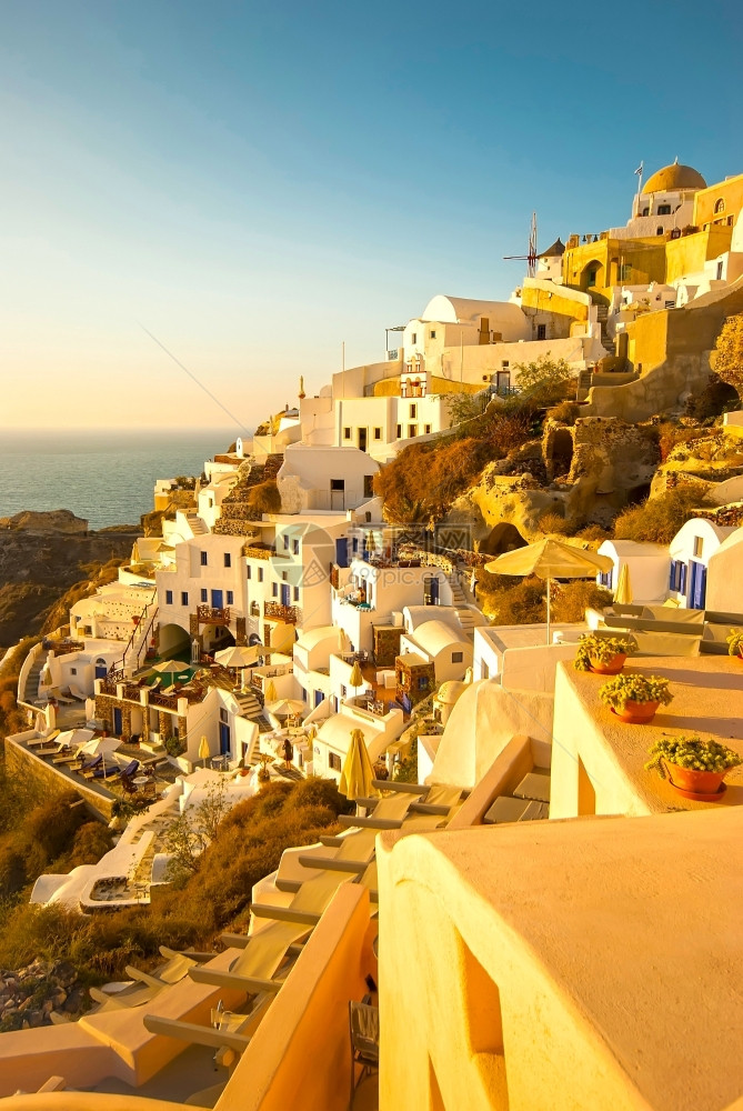 建造村庄风车OiaSantorini希腊以浪漫和美丽的日落闻名图片