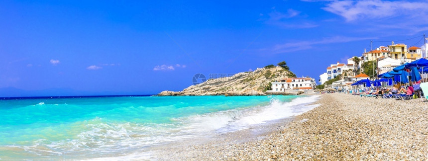 希腊旅游萨摩斯岛最美丽的村庄和海滩Kokkari热门旅游目的地希腊最好海滩和地方村风景海岸地中图片
