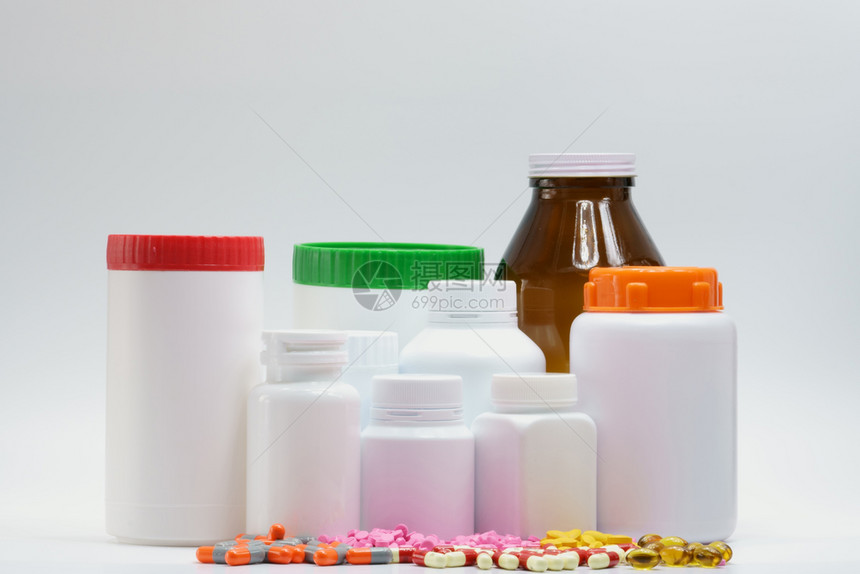 补充琥珀色多种药片和胶囊丸以及白底塑料药瓶有空白标签药品工业医产房本底物相互作用与药物的相互作用灰色图片