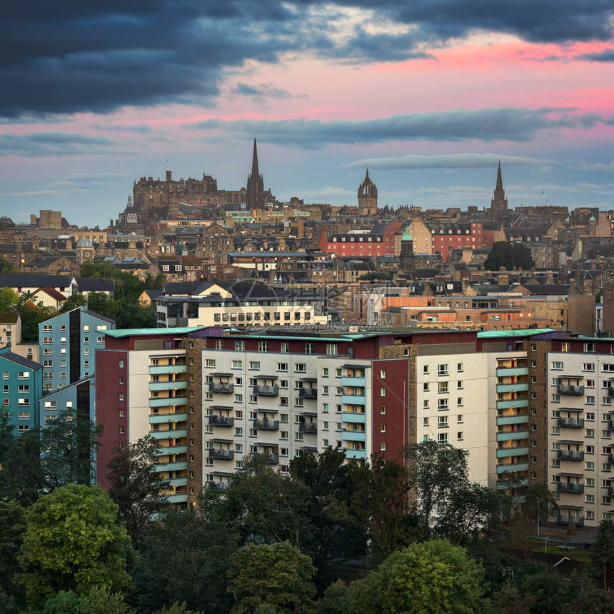 天空黎明城堡爱丁Edinburgh来自英国苏格兰上午的圣殿公园图片