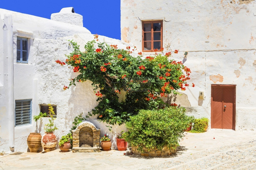 画报花朵镇古希腊老村庄迷人的街道阿摩戈斯岛图片