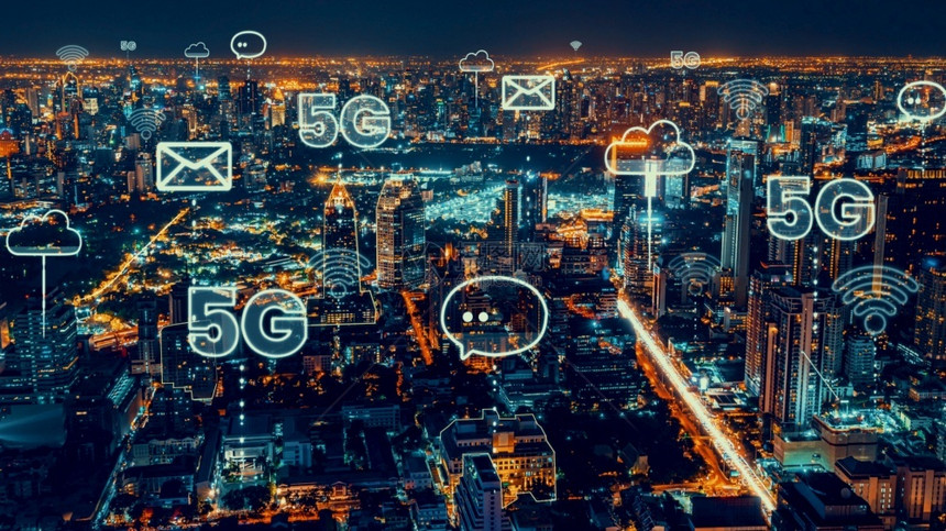 聪明的具有全球化抽象图形显示连接网络的智能数字城市未来5G智能无线数字城市和社交媒体网络系统的概念具有全球化抽象图形显示连接网络图片
