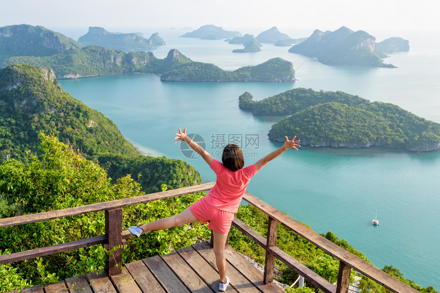 泰国苏拉特萨尼MuKoWuaTaLap的顶峰景点和泰国苏拉特萨尼MuAngThong海洋公园美丽的岛屿和海洋自然景观日出阳台旅行图片