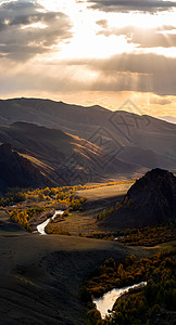 全景是阿尔泰一条流经阿尔泰山脉和该地区自然的山河流全景是阿尔泰一条流动在阿尔泰山脉和该地区自然之间的山河流高原天海岸高清图片素材