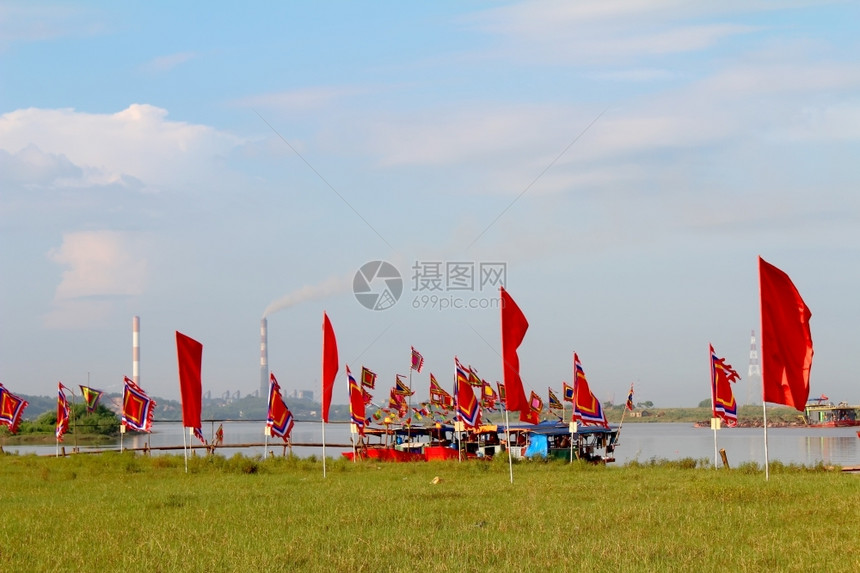 水旅行战斗2014年9月日在越南海东举行的民俗节庆中十艘传统表演船于2014年9月日在河上举行图片