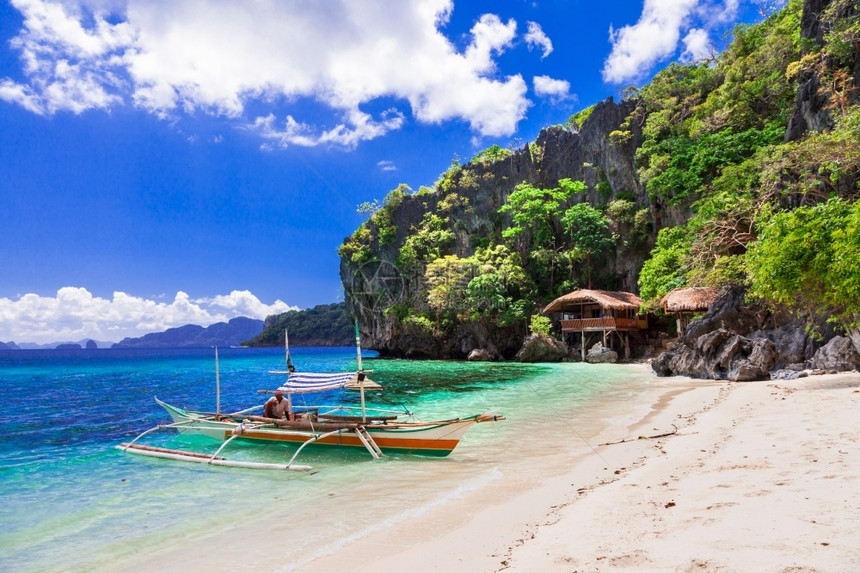 菲律宾帕拉万岛海滩和美丽的自然以及菲律宾巴拉旺岛的海滩松弛景帆船图片