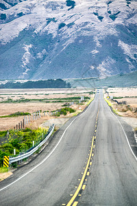 假期通道路边长的美丽道路国乡村图片