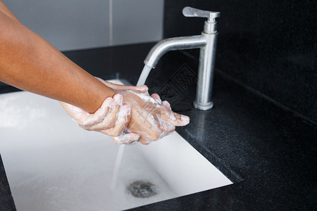 洗手用肥皂于清洁保护女运动皮肤护理图片