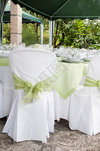 宴会婚椅和餐桌布置户外高清图片素材