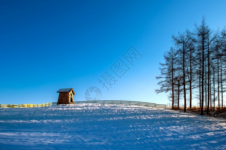 ps素材敬伟晴天空冬季木林小屋南韩江原道大和伟敬牧草地亚洲背景