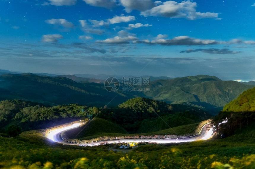 荒野墨西哥向日葵田名为TungBuaTong的金山夜间景观质泰国MeeHongSon的泰国夜风景观质花布通图片