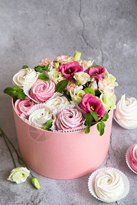 粉色鲜花礼盒图片
