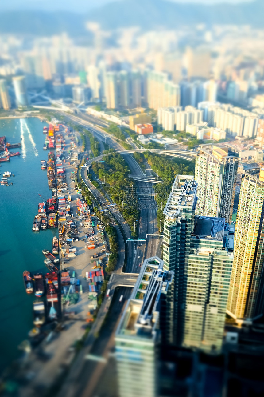 忙碌的对香港群岛空中观察维多利亚港口码头未来城市景色与摩天大楼的预光速成形图案亚洲转移图片