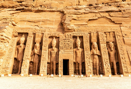 宽慰雕像地标阿布辛贝哈索尔和奈菲塔里小神殿埃及阿布辛贝埃及冒险高清图片素材