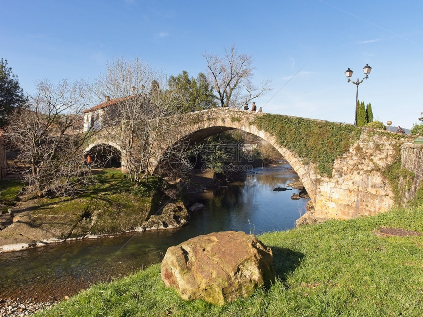 场景水欧洲的2019年月日Liergenes镇宣布在西班牙桑坦德省建造一座具有纪念碑的艺术综合建筑图片