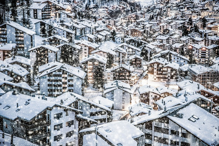 冬季雪景小镇图片