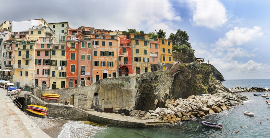 Riomagigiore渔夫村是意大利五个著名的辛克地CinqueTerre多彩村庄之一臭鼬景观浪漫的图片