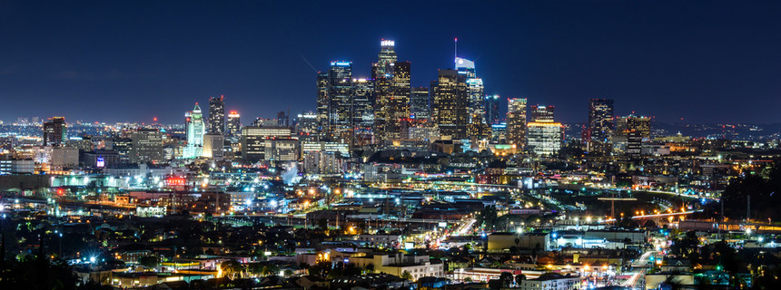 洛杉矶市中心夜幕全景办公室晚上图片