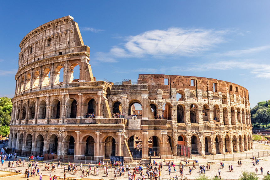 旅游全景夏天的罗马大剧团游客图片