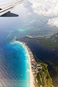 蓝色的大西洋墨哥尤卡坦半岛的空中观望支撑图片