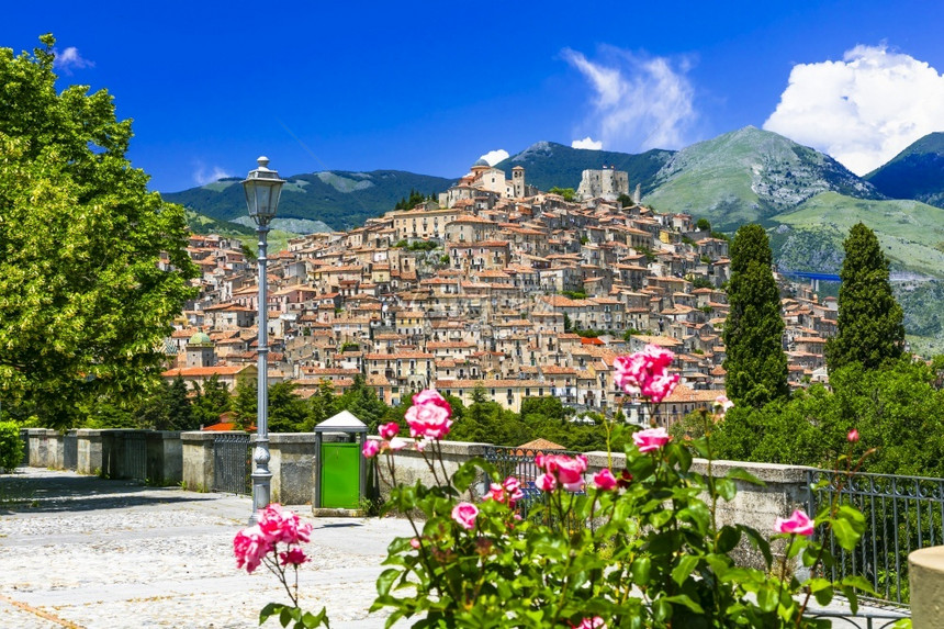 山顶观光城市的卡拉布里亚最美丽的中世纪村庄之一borgoMoranoCalabro意大利图片