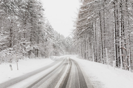 自然高分辨率光相片冬季道路热度照片高品质百分比下午男生图片
