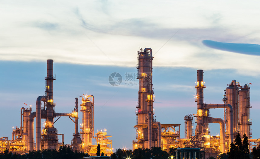 化学黄昏时装电动发厂为工业区所有厂提供日光支持在1月24日的黄昏时用煤气涡轮燃机发电厂夜晚天空图片
