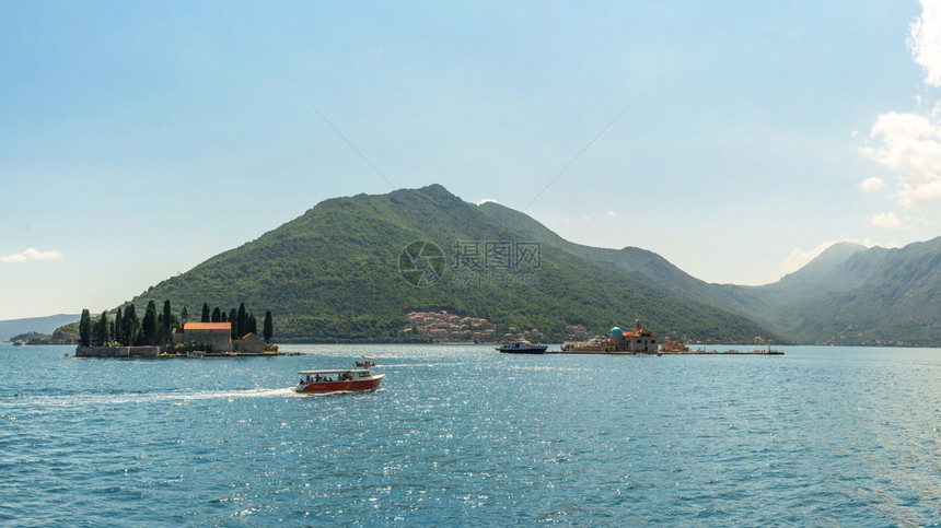 黑山科托尔湾的两个岛屿在阳光明媚的暑夏日科托尔湾的两个岛屿太阳码头文化图片