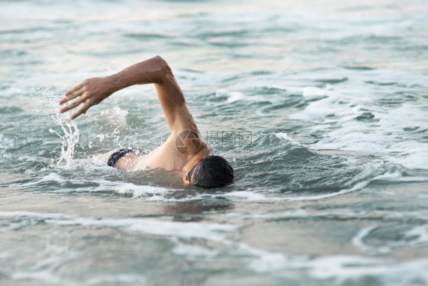 肌肉发达水高分辨率照片男游泳者海洋高质量照片级优秀闲暇图片