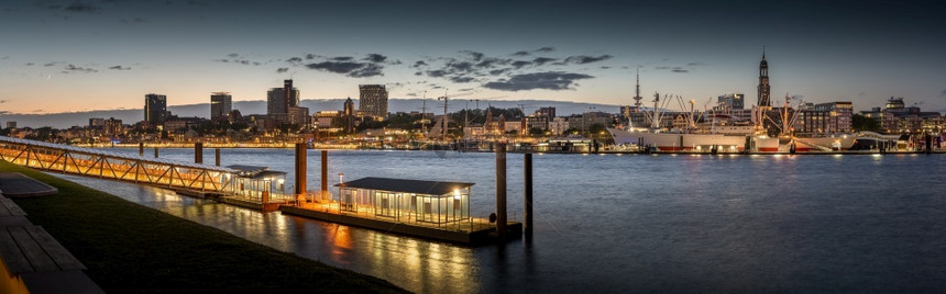 日落时汉堡天线的全景歌剧渡船旅游图片