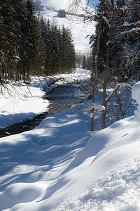 冬季雪景小镇图片