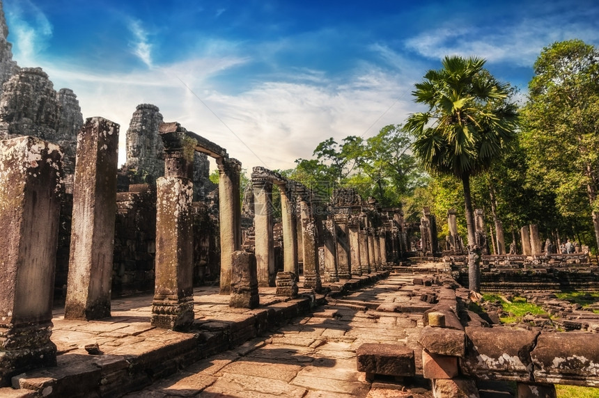 古老的文明柬埔寨旅游目的地暹粒SiemReap的Bayon寺庙日落吴哥Wat综合建筑群户外图片
