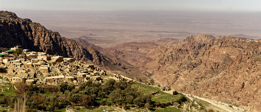 结石多山布施Dana保留地边缘的Dana村约旦王国西南山区的一个深谷被割裂全景中东部以全景为背图片