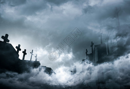 葬礼夜间有黑暗天空和白云的或夜里有黑暗的天空和白云充满恐惧的怖惊吓和休克是丧葬场的极光景点悲伤哀和背景概念魔鬼哥特公园设计图片