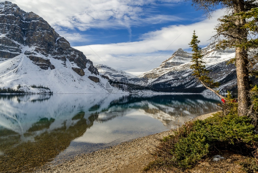 蓝色的雪汤普森加拿大喀那达省艾伯塔邦夫公园Banff公园的加拿大落基山图片