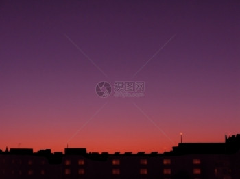 灯梦幻想的天际城市幻想的天际城市月光之紫色和橙的彩天空真实图片