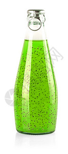 石榴果汁含Basil种子或falloda种子的绿色饮料或白底酒瓶中的tukmaria瓶子水果喝设计图片
