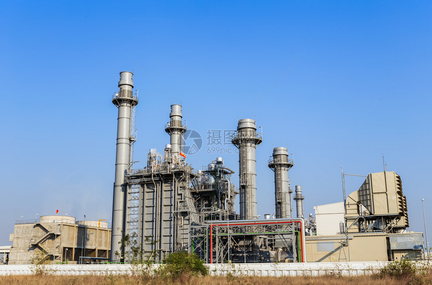 黄昏烟雾AMATANAKORN工业电力站支持厂的天然气涡轮机发电厂烟图片