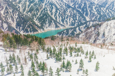 蓝色的高山日本立黑部阿尔卑斯脉路线黑部水坝全景宁静高清图片