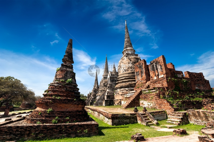 自然Ayutthaya泰国旅游地貌和目的古老佛教寺庙废墟位于WatPhraSriSanphet寺庙日落天空下的Ayutthaya图片