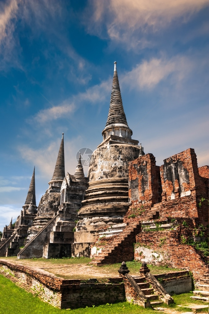 Ayutthaya泰国旅游地貌和目的古老佛教寺庙废墟位于WatPhraSriSanphet寺庙日落天空下的Ayutthaya帕高图片