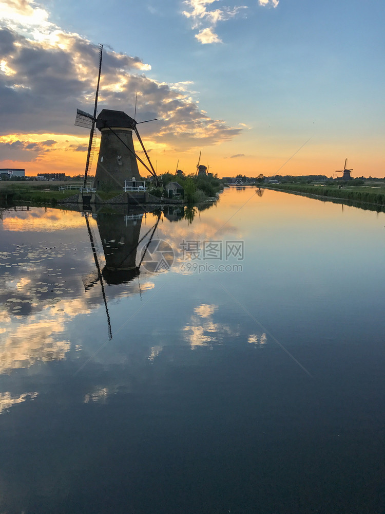 教科文组织世界遗产场址即著名的Kinderdijk运河风车景荷兰语传统优质的图片