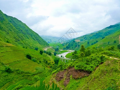 爬坡道乡村的部落越南北山SapaChapa附近的老挝稻田越南泰环境高清图片素材