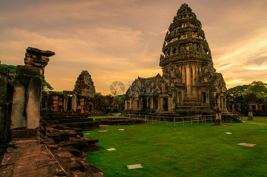 建造泰国呵叻府地标日落天空的披迈历史公园景观旅游目的地历史遗址是古建筑高棉寺庙典建筑砖老的图片