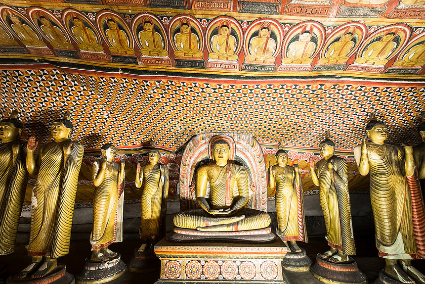 结石许多佛像的惊人景象和在斯里兰卡圣金寺丹宝拉洞穴内雕刻的宗教在斯里兰卡旅行目的地传统世界图片