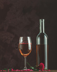 酒负盛名白色的葡萄酒高清图片