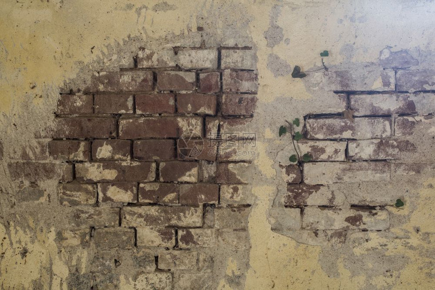 肮脏的空旧砖墙纹理画成苦恼的墙壁表面又脏臭的宽砖墙Grunge红色石墙背景破旧的建筑立面与损坏的石膏抽象网页横幅复制空间古的旧砖图片
