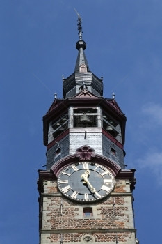 正方形赫斯巴耶中央比利时圣特赖登历史中心城市大厅19年教科文组织将一座17世纪的塔划为界遗产地19年该建筑最古老的部分是13世纪图片